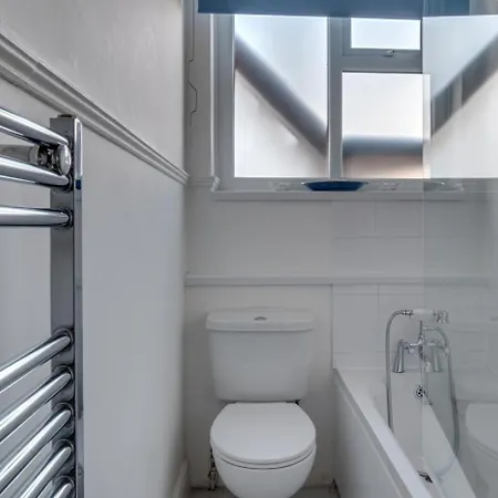 דירה 2 Bed In Oc-s032 סקארבורו
