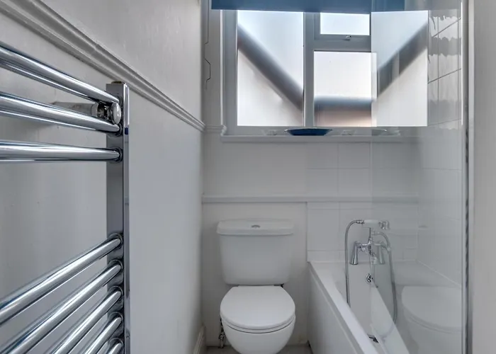 דירה 2 Bed In Oc-s032 סקארבורו