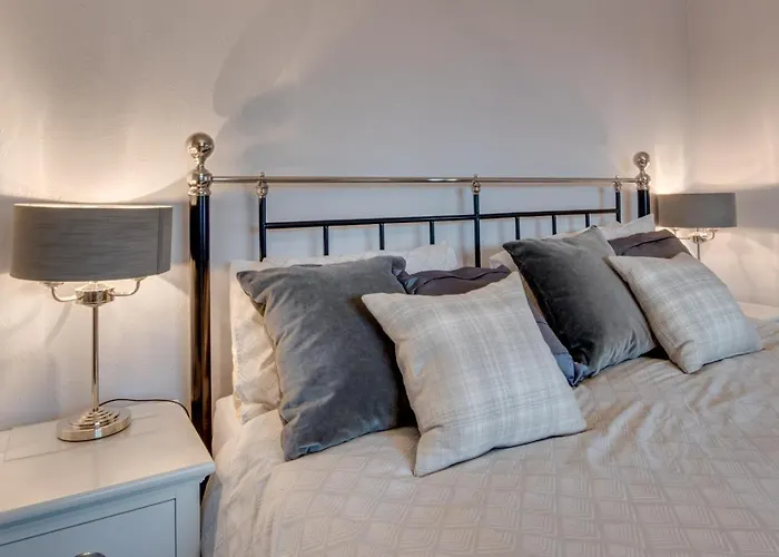 2 Bed In Oc-s032 * Scarborough