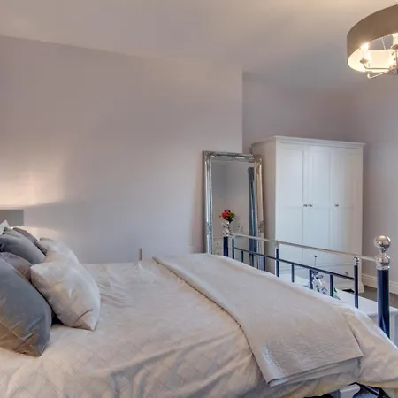 2 Bed In Scarborough Oc-S032