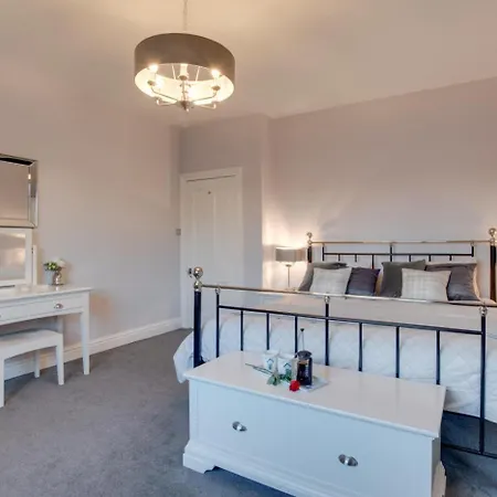 2 Bed In Scarborough Oc-S032