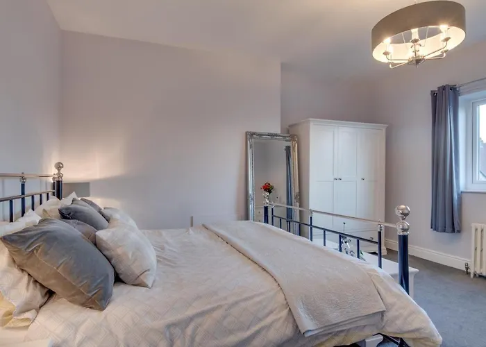 2 Bed In Scarborough Oc-S032