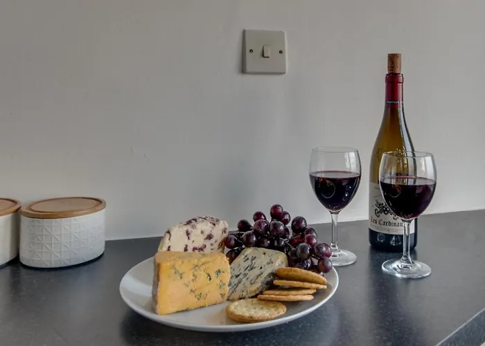 2 Bed In Scarborough Oc-S032