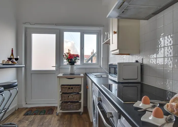 2 Bed In Scarborough Oc-S032